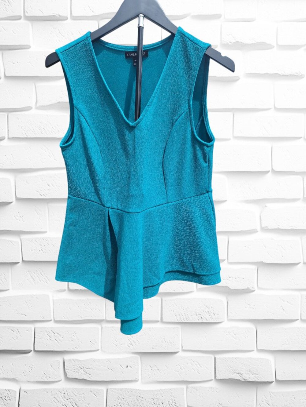 Figure Flattering Stretchy Peplum V-neck Tank  Sz 14/16 from Lane Bryant